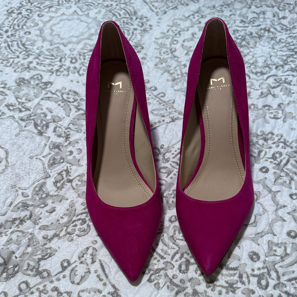 Magenta Pointed Toe Heels - Picture 2 of 4